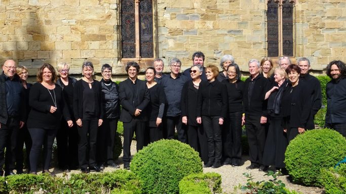 Depuis 1989, l´Ensemble Vocal Fleur d'Espine avec ses 25 choristes passionnés, explore le répertoire de musique chorale occidentale de toute